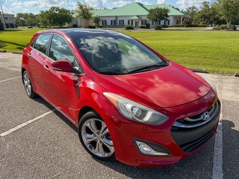 Used 2013 Hyundai Elantra GT w/ Style Pkg FWD image 2