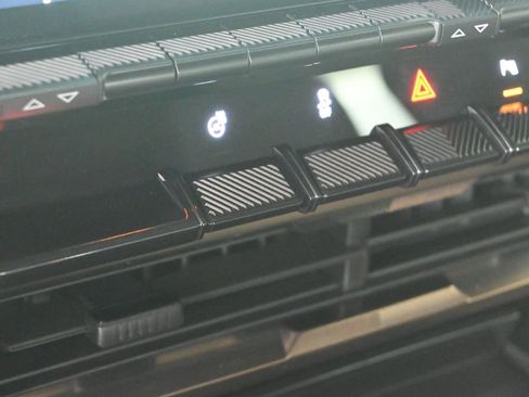 New 2025 GMC Hummer EV 2X w/ LPO, Dark Essentials Package image 27