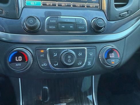 Used 2019 Chevrolet Impala LT image 17