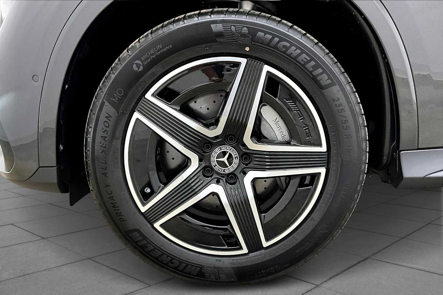 Used 2025 Mercedes-Benz GLC 300 4MATIC image 11