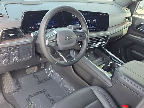 Used 2025 Chevrolet Suburban Z71 image 16