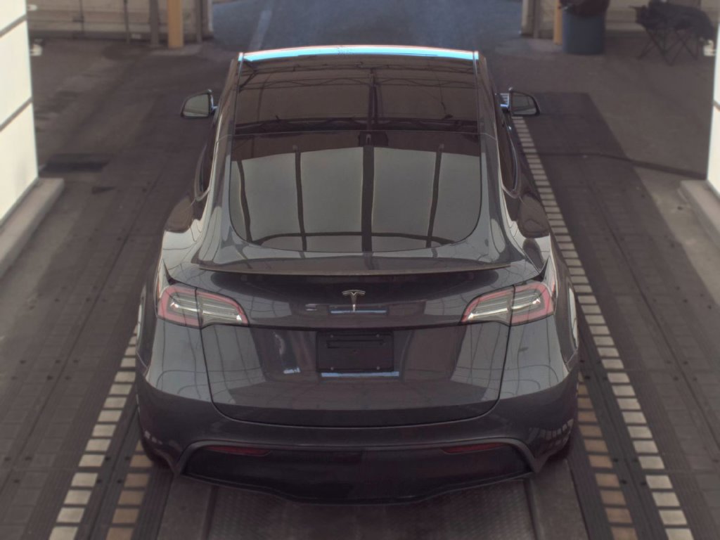 Used 2022 Tesla Model Y Performance AWD/4WD image 5
