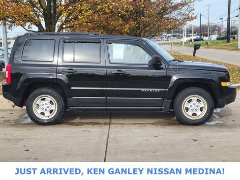Used 2016 Jeep Patriot Sport image 2