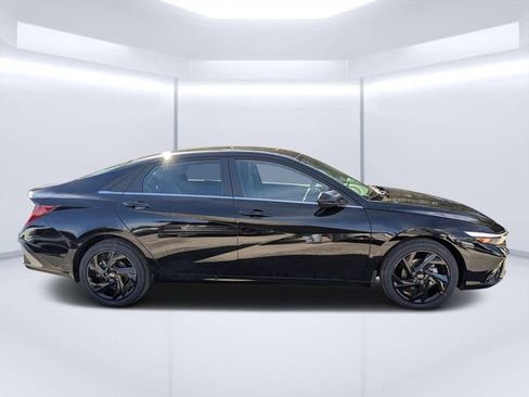 New 2026 Hyundai Elantra SEL Sport Premium FWD image 2