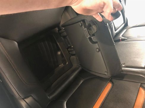 Used 2021 GMC Sierra 1500 AT4 w/ AT4 Premium Package image 17