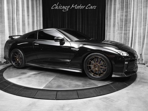Used 2017 Nissan GT-R Premium w/ Premium Interior Package AWD/4WD image 6
