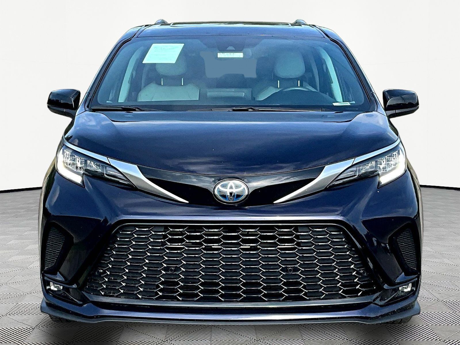 Used 2023 Toyota Sienna XSE FWD image 10