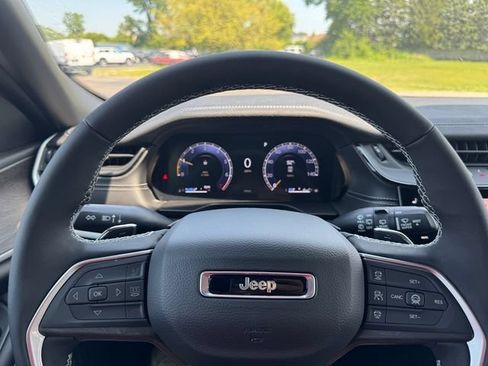 New 2026 Jeep Grand Cherokee Limited AWD/4WD image 23