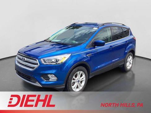 Used 2017 Ford Escape SE w/ Equipment Group 201A AWD/4WD image 1