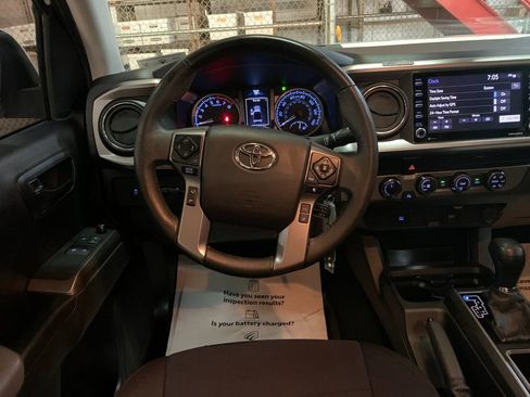 Used 2022 Toyota Tacoma SR5 w/ SR5 Appearance Package (SM) AWD/4WD image 17