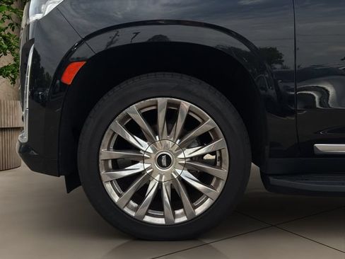 Used 2023 Cadillac Escalade ESV Premium Luxury AWD/4WD image 6