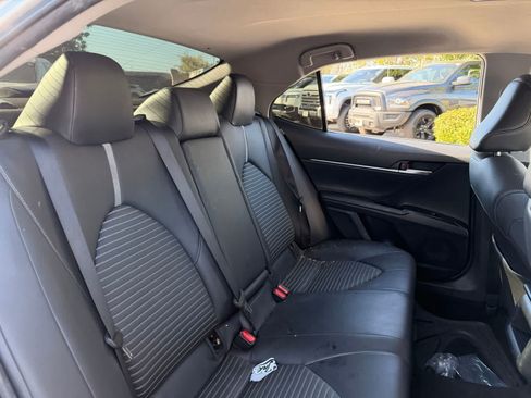 Used 2018 Toyota Camry SE FWD image 11