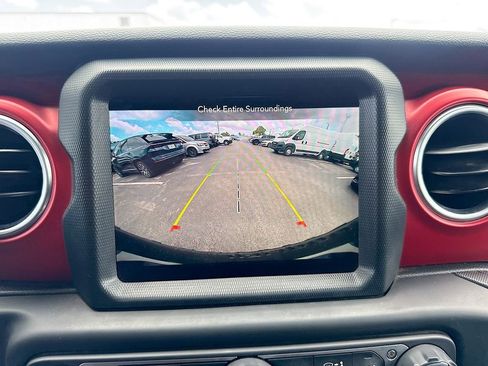 Used 2023 Jeep Wrangler Unlimited Rubicon image 15