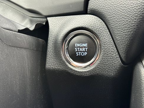 Used 2022 Toyota RAV4 XLE AWD/4WD image 16