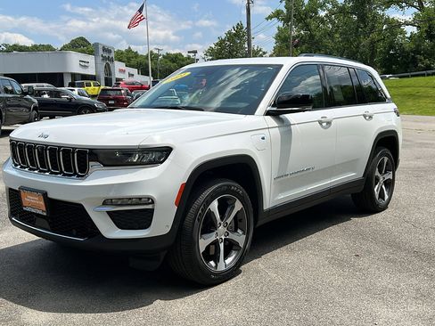 Certified 2023 Jeep Grand Cherokee 4WD 4xe w/ Luxury Tech Group II image 7