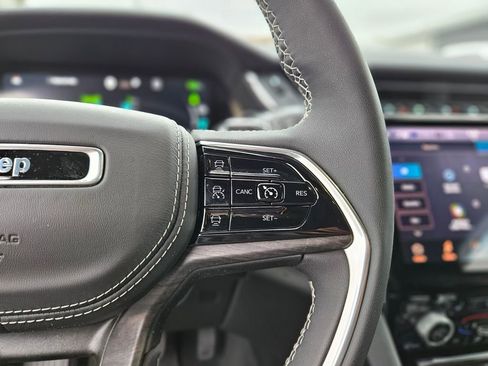 Used 2023 Jeep Grand Cherokee Overland image 28