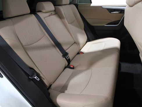 Used 2021 Toyota RAV4 XLE image 16