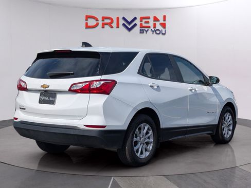 Used 2021 Chevrolet Equinox LS w/ LS Convenience Package image 5