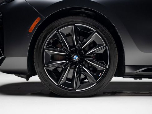 Used 2023 BMW i7 xDrive60 image 18