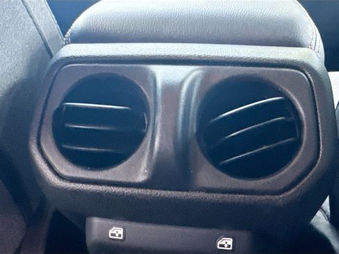 Used 2024 Jeep Wrangler Unlimited Sahara AWD/4WD image 27
