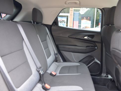 Used 2025 Chevrolet TrailBlazer LT AWD/4WD image 35
