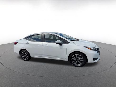 Used 2025 Nissan Versa SV image 2