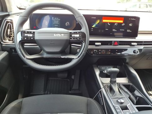 New 2026 Kia Sorento LX FWD image 11
