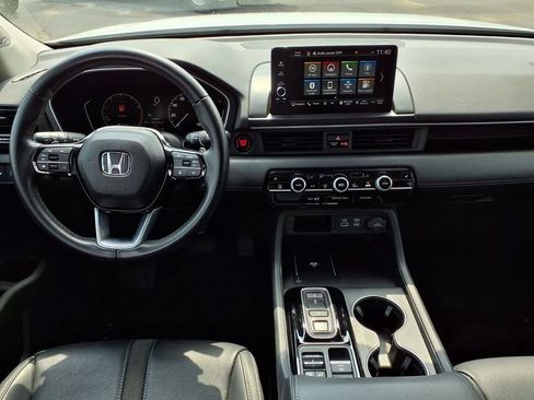 Used 2025 Honda Pilot Touring image 12