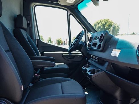 New 2024 Mercedes-Benz eSprinter 170 Cargo image 17