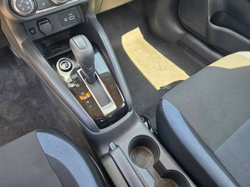 Used 2025 Nissan Versa SV FWD image 28