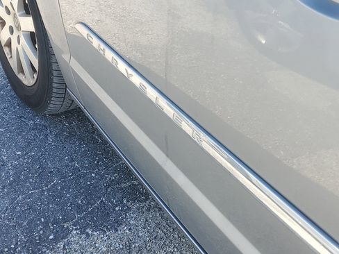 Used 2015 Chrysler Town & Country Touring FWD image 11