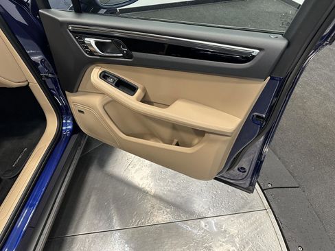 Certified 2026 Porsche Macan AWD/4WD image 43