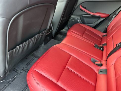 Used 2025 Porsche Macan image 13