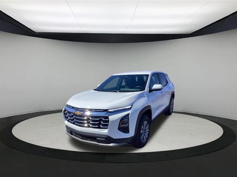 Used 2025 Chevrolet Equinox LT AWD/4WD image 4