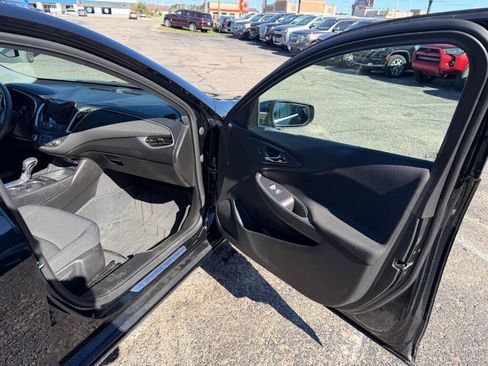 Used 2022 Chevrolet Malibu LS FWD image 32
