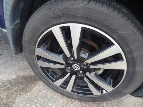 Used 2020 Nissan Kicks SV w/ Exterior Package image 23