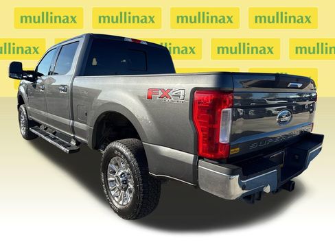 Used 2017 Ford F250 XLT w/ XLT Premium Package image 8