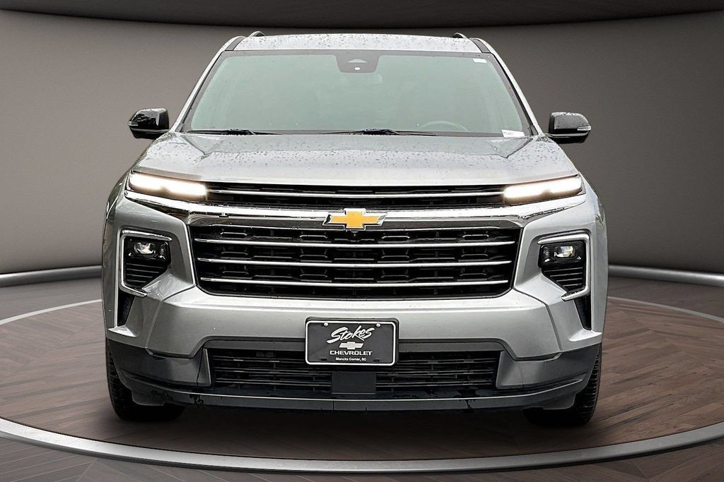 Used 2024 Chevrolet Traverse LT AWD/4WD image 2