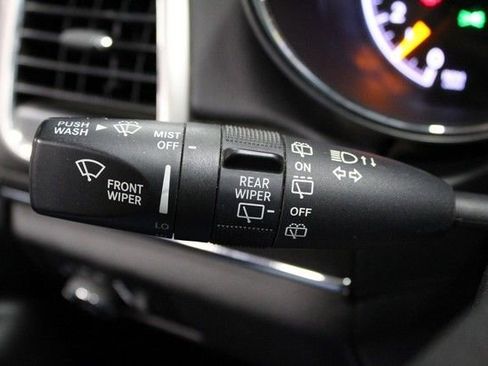 Used 2018 Jeep Grand Cherokee Limited image 24