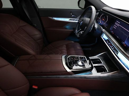 Used 2025 BMW 760i xDrive w/ Executive Package image 95
