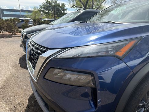 Used 2023 Nissan Rogue S image 11