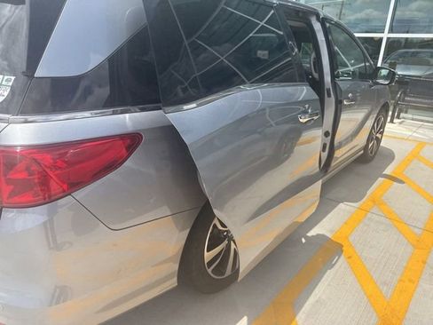 Used 2018 Honda Odyssey Elite image 6