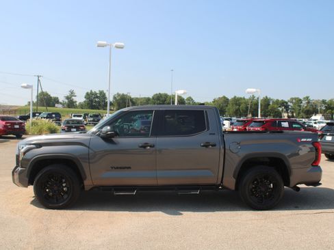 Used 2022 Toyota Tundra SR5 image 11