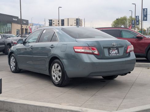 Used 2010 Toyota Camry SE image 7