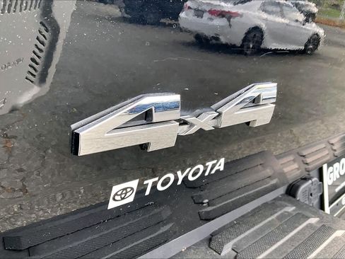 Used 2023 Toyota Tundra SR5 w/ SR5 Convenience Package AWD/4WD image 10
