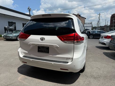 Used 2012 Toyota Sienna XLE w/ Entertainment Pkg FWD image 3
