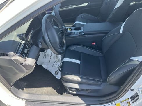 Used 2025 Toyota Camry SE FWD image 16