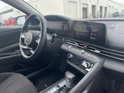 Used 2023 Hyundai Elantra SEL w/ Convenience Package FWD image 30