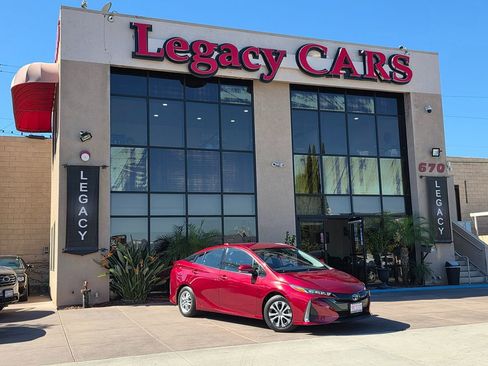 Used 2020 Toyota Prius Prime LE image 2