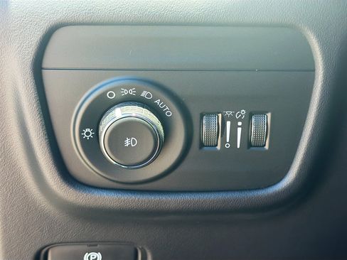 Used 2022 Jeep Grand Cherokee Summit AWD/4WD image 35